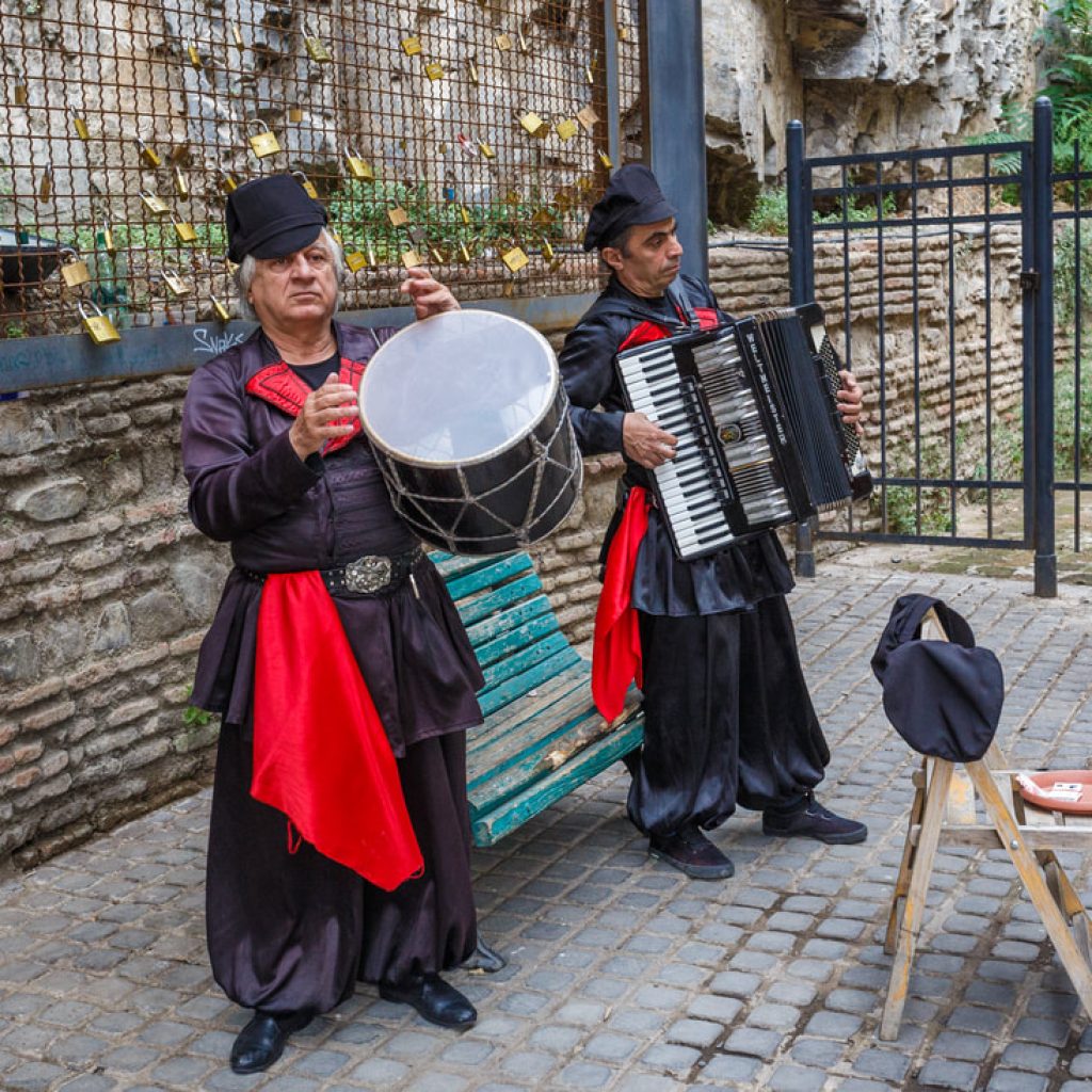 street-performers-of-tbilisi_orig